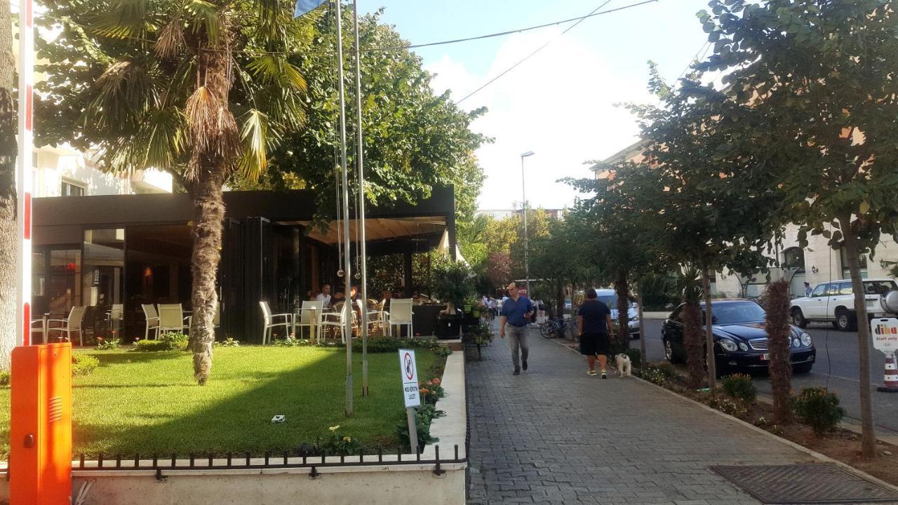 Traveler'S Place At Tirana City Centre Exteriör bild