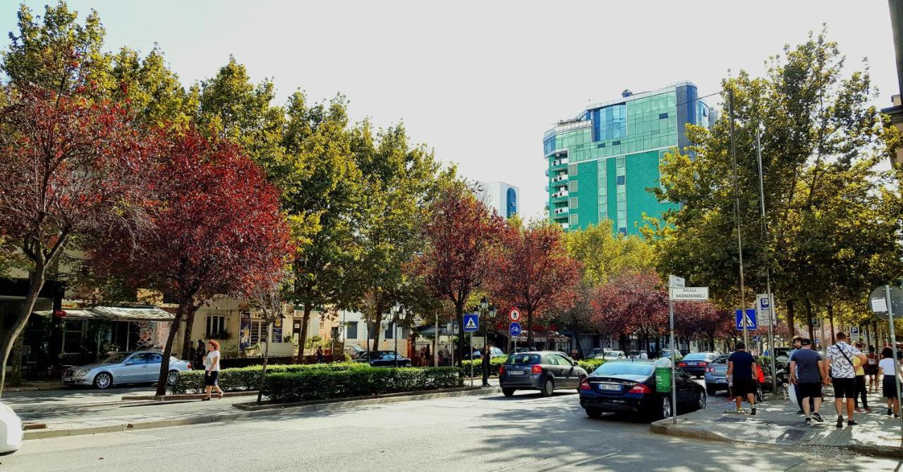 Traveler'S Place At Tirana City Centre Exteriör bild